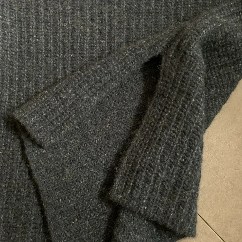 NWOT Vince 100% Cashmere Sweater in Indigo - Picture 7 of 7